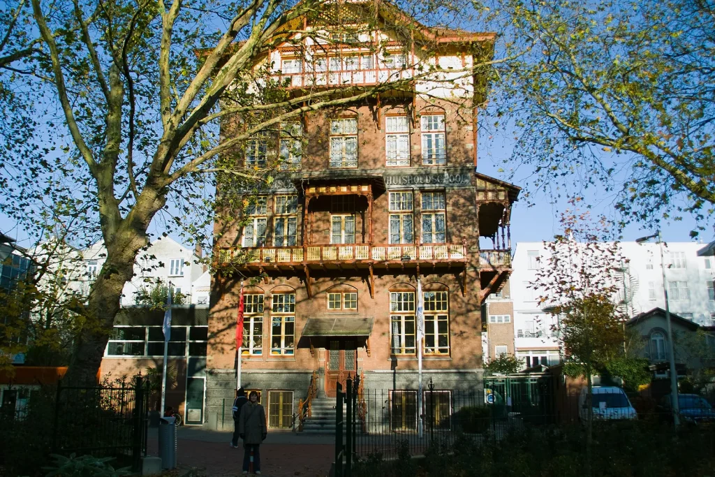 Auberge de jeunesse Amsterdam : prix, quartiers, taxe (2026)