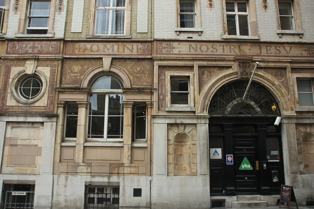 Auberge de jeunesse Londres : quartiers, prix et ETA 2026